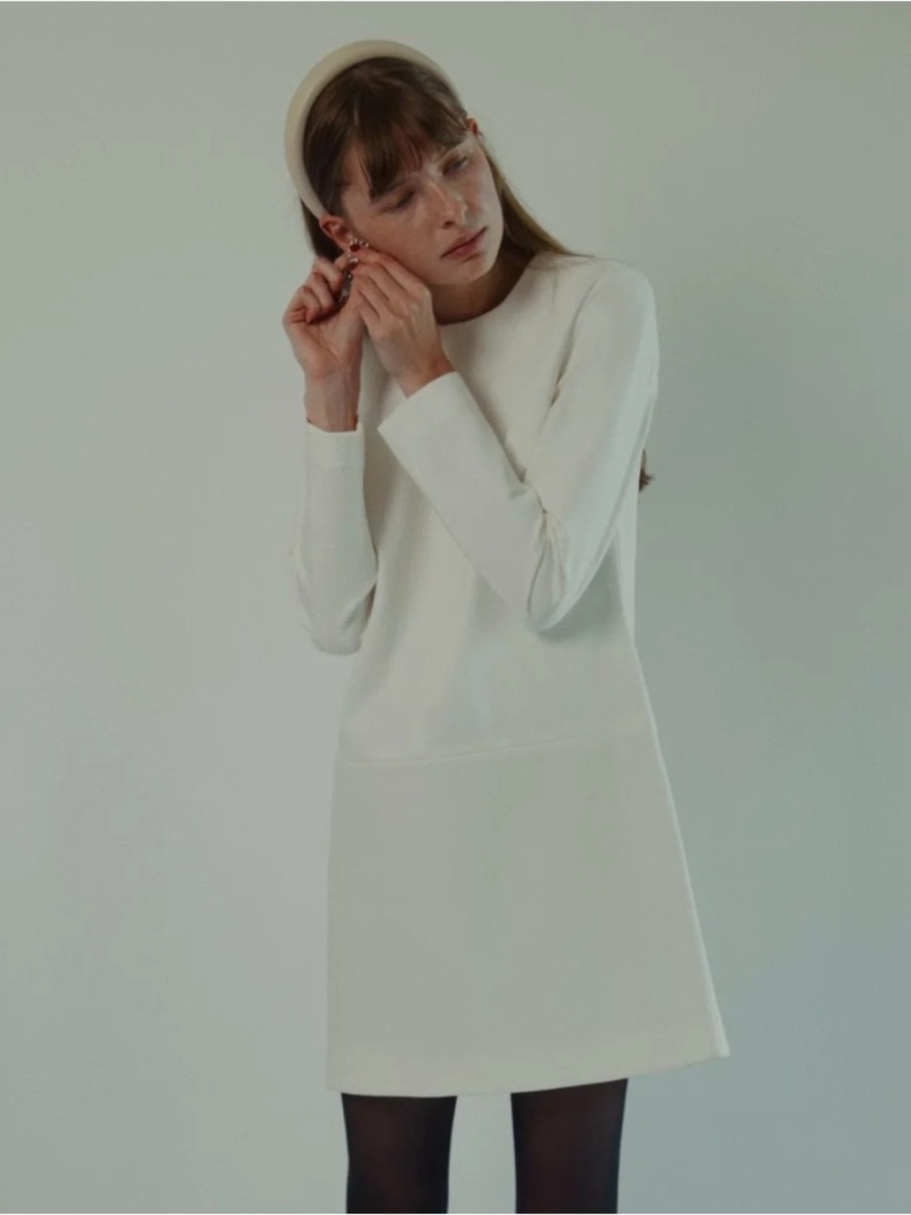 Classic Six Twiggy Shift Dress in Ivory Long Sleeve Size 2